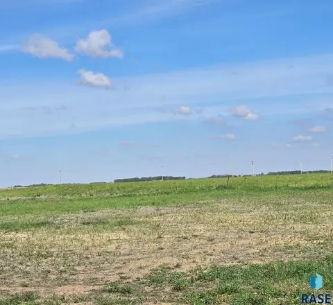 100 Whitster Cir, Hartford, SD 57033