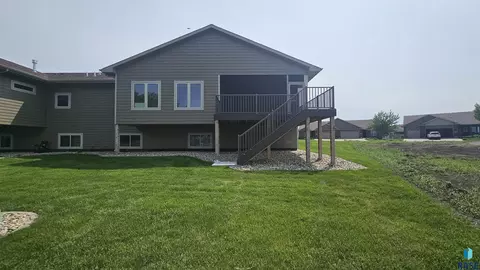 Exterior - 2610 E Whisper Trl, Sioux Falls, SD 57108 photo 3 of 4