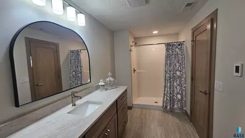 Bath - 2610 E Whisper Trl, Sioux Falls, SD 57108 photo 5 of 5