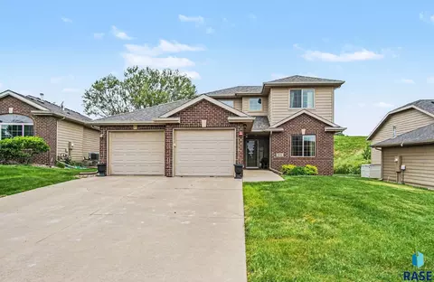 5016 S Winston Ln, Sioux Falls, SD 57108