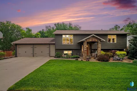 904 S Patrician Ct, Brandon, SD 57005