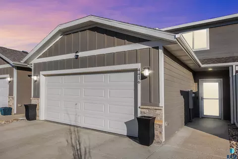 4416 E Whisper Ridge Pl, Sioux Falls, SD 57108
