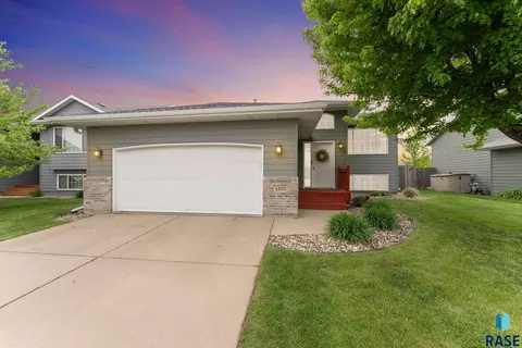 4305 S Wilson Ave, Sioux Falls, SD 57106