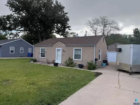 3006 S Summit Ave, Sioux Falls, SD 57105