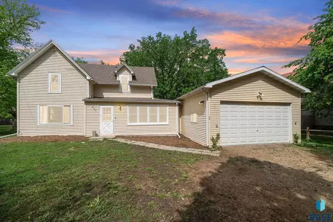 803 S Park Blvd, Hurley, SD 57036