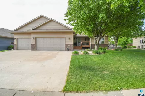5125 S Manchester Ct, Sioux Falls, SD 57108