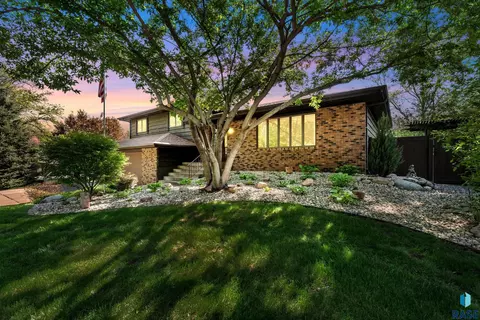 4708 S Birchwood Ave, Sioux Falls, SD 57103