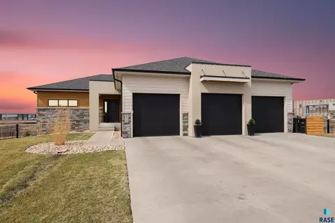 276 Central Park Ct, Harrisburg, SD 57032
