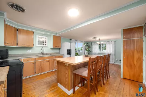 Kitchen - 1605 E 32nd St, Sioux Falls, SD 57105 photo 1 of 5