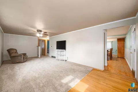 Living - 1605 E 32nd St, Sioux Falls, SD 57105 photo 2 of 3