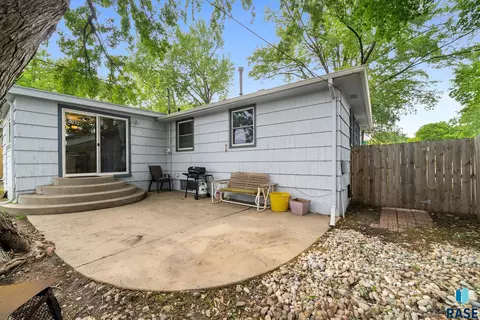 Exterior - 1605 E 32nd St, Sioux Falls, SD 57105 photo 3 of 6