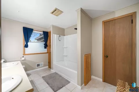 Bath - 1605 E 32nd St, Sioux Falls, SD 57105 photo 1 of 4