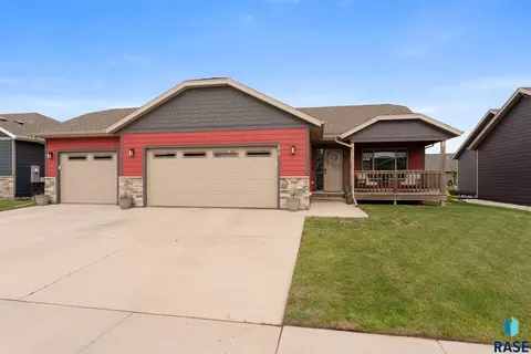 218 Creekside Ave, Harrisburg, SD 57032