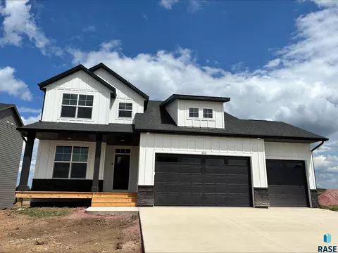 2712 S Copper Creek Ave, Sioux Falls, SD 57110