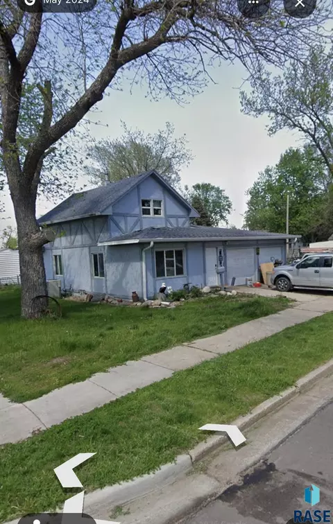 2104 E Russell St, Sioux Falls, SD 57103
