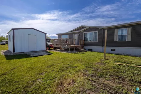 808 S Harold Dr, Lennox, SD 57039