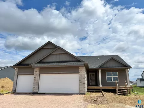 6216 W Goldberg Dr, Sioux Falls, SD 57107