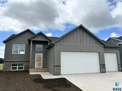 813 Estate St, Harrisburg, SD 57032