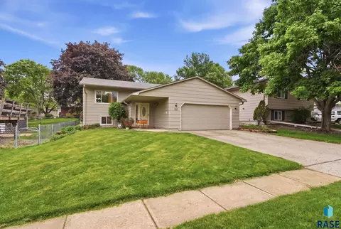 2117 S Melanie Ln, Sioux Falls, SD 57103