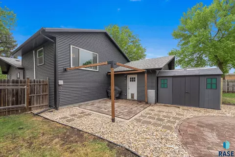 Exterior - 300 W Maple St, Tea, SD 57064 photo 7 of 12