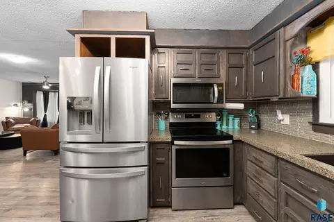 Kitchen - 300 W Maple St, Tea, SD 57064 photo 7 of 8