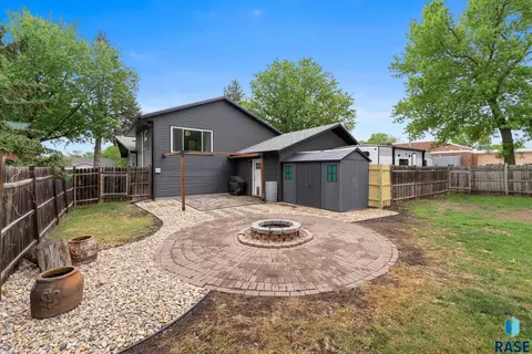 Exterior - 300 W Maple St, Tea, SD 57064 photo 6 of 12