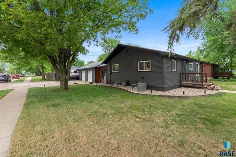 Exterior - 300 W Maple St, Tea, SD 57064 photo 4 of 12
