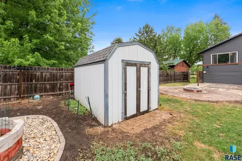 Exterior - 300 W Maple St, Tea, SD 57064 photo 8 of 12
