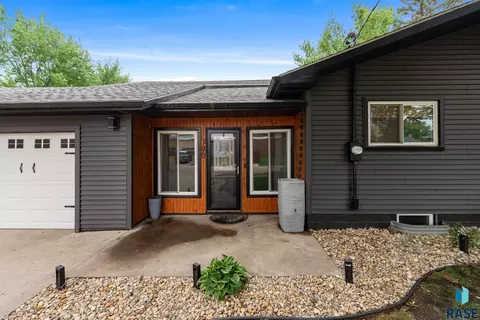 Exterior - 300 W Maple St, Tea, SD 57064 photo 3 of 12