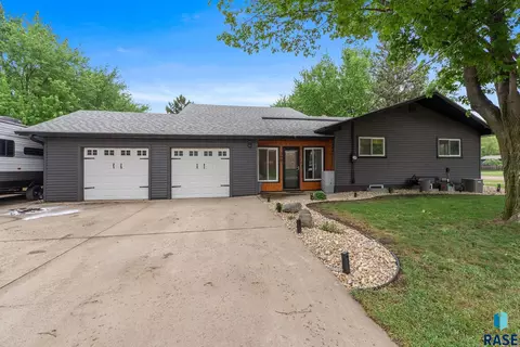300 W Maple St, Tea, SD 57064