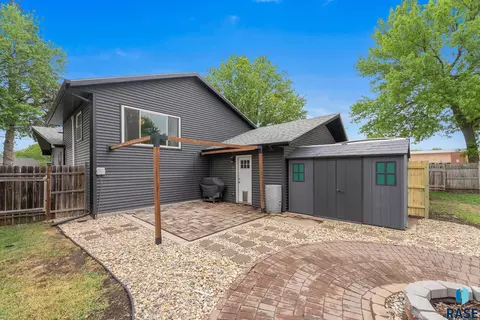 Exterior - 300 W Maple St, Tea, SD 57064 photo 5 of 12