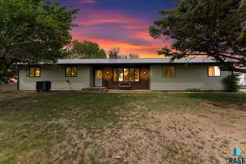 46284 268th St, Chancellor, SD 57015