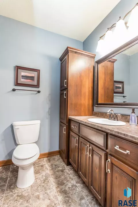 Bath - 435 N Jenny Ave, Tea, SD 57064 photo 1 of 4