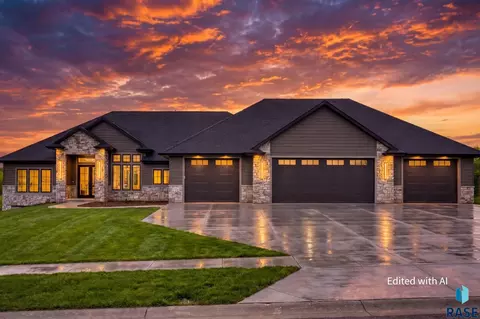 1207 S Stoakes Ave, Sioux Falls, SD 57110