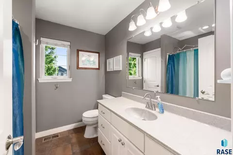 Bath - 2613 E Yorkshire St, Sioux Falls, SD 57108 photo 1 of 2