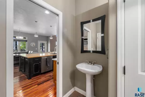 Entry Way - 2613 E Yorkshire St, Sioux Falls, SD 57108 photo 2 of 2