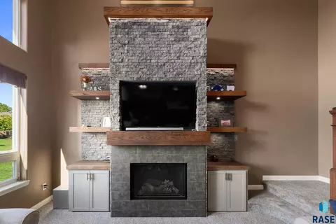 Living - 2613 E Yorkshire St, Sioux Falls, SD 57108 photo 3 of 3