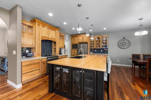 Kitchen - 2613 E Yorkshire St, Sioux Falls, SD 57108 photo 2 of 5
