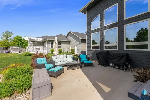 Exterior - 2613 E Yorkshire St, Sioux Falls, SD 57108 photo 7 of 7
