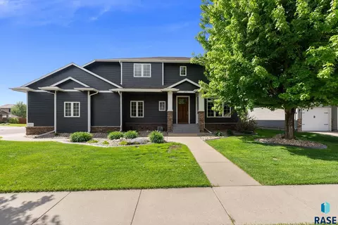 2613 E Yorkshire St, Sioux Falls, SD 57108