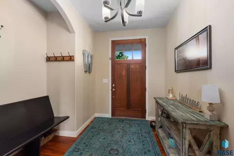 Entry Way - 2613 E Yorkshire St, Sioux Falls, SD 57108 photo 1 of 2