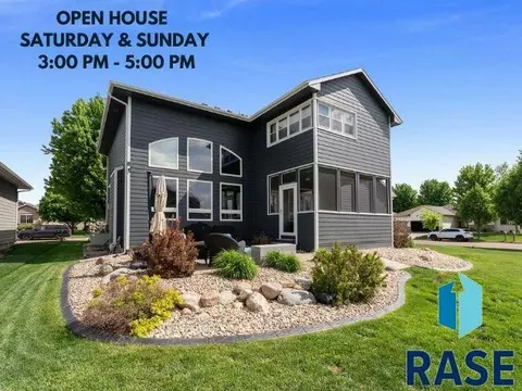 2613 E Yorkshire St, Sioux Falls, SD 57108