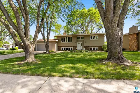 5809 W 35th St, Sioux Falls, SD 57106