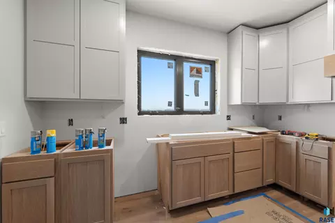 Kitchen - 6505 E Fieldview St, Sioux Falls, SD 57110 photo 2 of 3