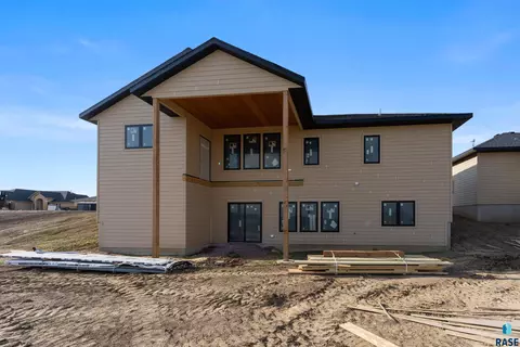 Exterior - 6505 E Fieldview St, Sioux Falls, SD 57110 photo 3 of 4