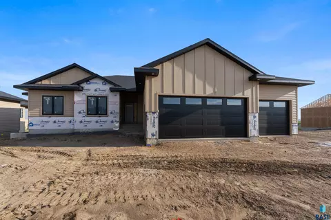 6505 E Fieldview St, Sioux Falls, SD 57110