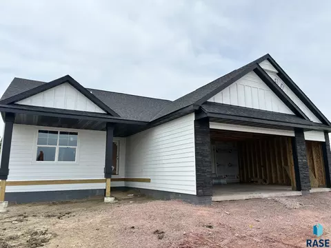 5625 E Ashwood Cir, Sioux Falls, SD 57108