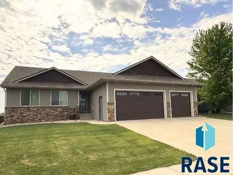 5400 S Sirocco Ave, Sioux Falls, SD 57108