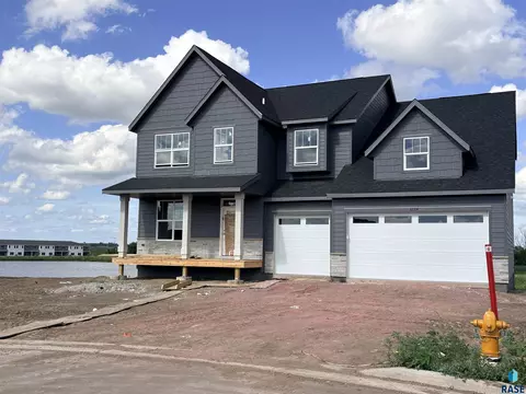 5724 E Ashwood Cir, Sioux Falls, SD 57108