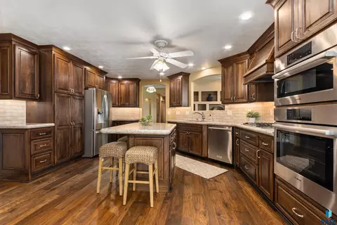 Kitchen - 6811 E Split Rock Cir, Sioux Falls, SD 57110 photo 1 of 7